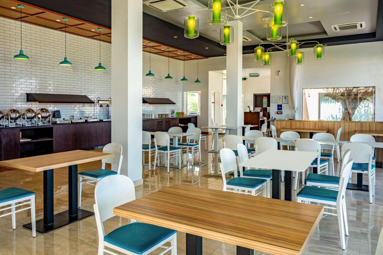 Park Inn By Radisson Hotel And Residence Duqm Buitenkant foto